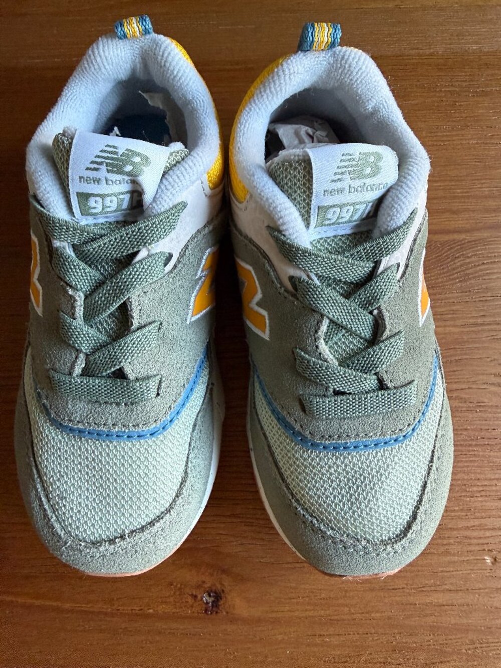 NWT New Balance 997H Kids Sneakers Green Yellow Size 9